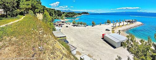 Comfortable Modern Studio With Shaded Patio