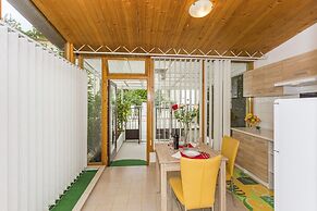 Comfortable Modern Studio With Shaded Patio