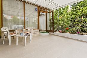 Comfortable Modern Studio With Shaded Patio