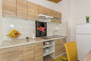 Comfortable Modern Studio With Shaded Patio