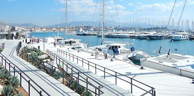 Comfortable Modern Studio With Shaded Patio