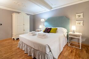 Uffizi Romantic Flat by Mmega