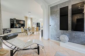 Silvy Apt Salo Charming & Near Center
