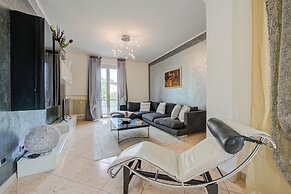Silvy Apt Salo Charming & Near Center