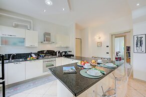 Silvy Apt Salo Charming & Near Center
