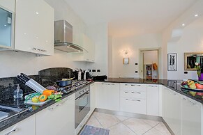Silvy Apt Salo Charming & Near Center