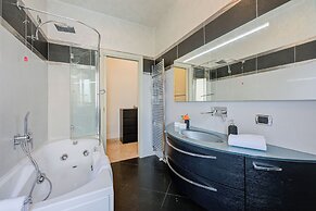 Silvy Apt Salo Charming & Near Center