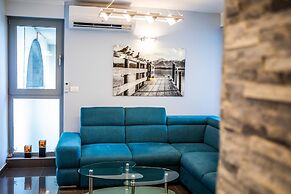 Modern apt Close to Znjan Beach, With big Terrace