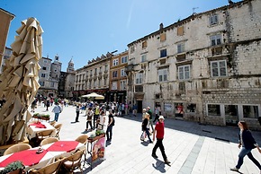 Modern apt Close to Znjan Beach, With big Terrace