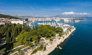 Modern apt Close to Znjan Beach, With big Terrace