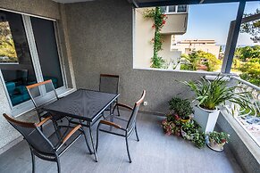 Modern apt Close to Znjan Beach, With big Terrace