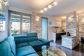 Modern apt Close to Znjan Beach, With big Terrace