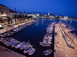 Modern apt Close to Znjan Beach, With big Terrace