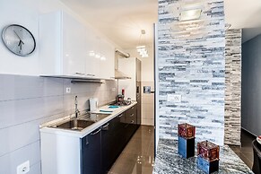 Modern apt Close to Znjan Beach, With big Terrace