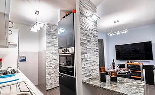 Modern apt Close to Znjan Beach, With big Terrace