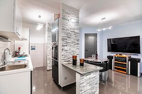 Modern apt Close to Znjan Beach, With big Terrace