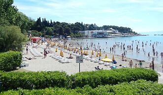 Apt. Near Center With Balcony With the sea View