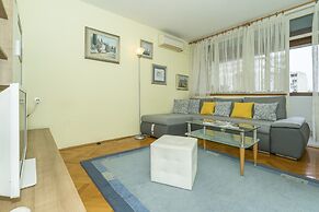 Apt. Near Center With Balcony With the sea View