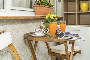 Apt. Near Center With Balcony With the sea View