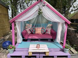 Woodlands Lodge - Come and Enjoy the Good Life