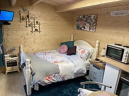 Woodlands Lodge - Come and Enjoy the Good Life