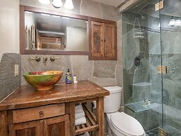 Village Center Condo 1F