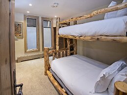 Village Center Condo 1F