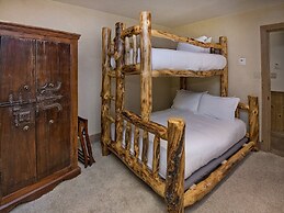 Village Center Condo 1F