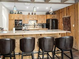 Village Center Condo 1F