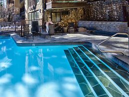 Village Center Condo 1F