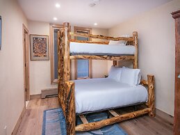 Village Center Condo 1F