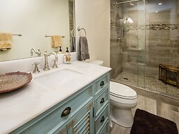 Village Center Condo 1F