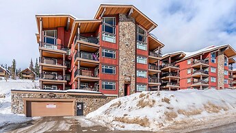 Raven's Nest - Luxury Pet Friendly Condo w/ Private Hot Tub & Mountain
