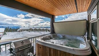 Raven's Nest - Luxury Pet Friendly Condo w/ Private Hot Tub & Mountain