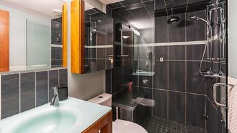 Raven's Nest - Luxury Pet Friendly Condo w/ Private Hot Tub & Mountain