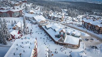 I Spy - Cozy Pet Friendly, Ski In/Ski Out Condo with Private Hot Tub