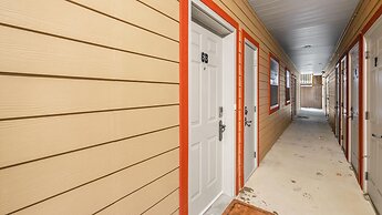 I Spy - Cozy Pet Friendly, Ski In/Ski Out Condo with Private Hot Tub