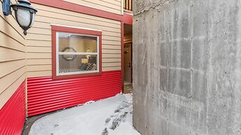 I Spy - Cozy Pet Friendly, Ski In/Ski Out Condo with Private Hot Tub