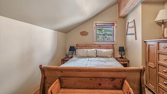 Forest Lane Hideaway - Luxurious Family Friendly Home with Private Hot