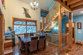 Forest Lane Hideaway - Luxurious Family Friendly Home with Private Hot