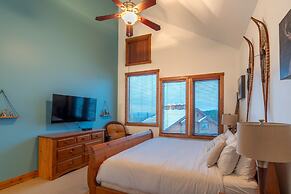 Forest Lane Hideaway - Luxurious Family Friendly Home with Private Hot