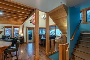 Forest Lane Hideaway - Luxurious Family Friendly Home with Private Hot