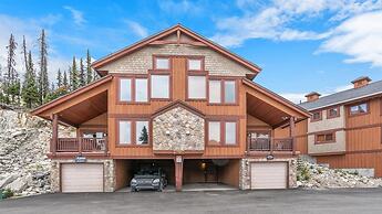 Forest Lane Hideaway - Luxurious Family Friendly Home with Private Hot