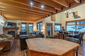 Forest Lane Hideaway - Luxurious Family Friendly Home with Private Hot