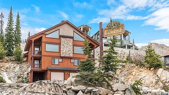 Forest Lane Hideaway - Luxurious Family Friendly Home with Private Hot