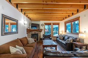 Forest Lane Hideaway - Luxurious Family Friendly Home with Private Hot