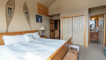 Forest Lane Hideaway - Luxurious Family Friendly Home with Private Hot