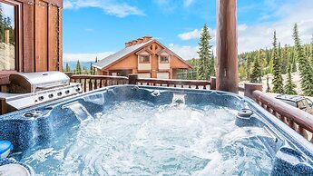 Forest Lane Hideaway - Luxurious Family Friendly Home with Private Hot