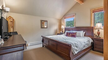 Forest Lane Hideaway - Luxurious Family Friendly Home with Private Hot