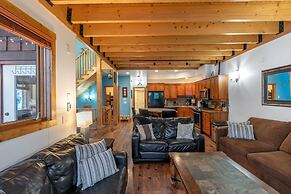 Forest Lane Hideaway - Luxurious Family Friendly Home with Private Hot